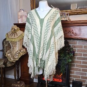 LA Hearts Knit Fringe Poncho OS White&Green